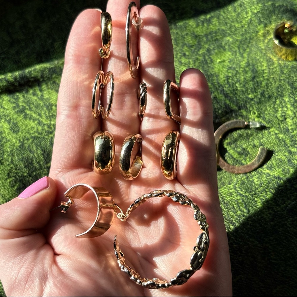 Vintage gold hoops earring bundle jewelry lot